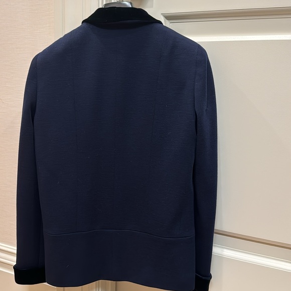 Chanel gorgeous blazer.  Navy with black velvet trim in excellent condition - Picture 5 of 5